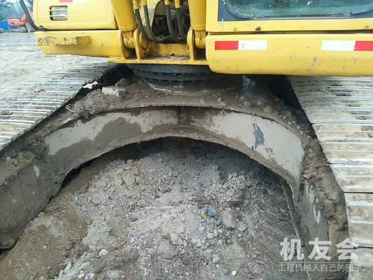 江苏苏州市42万元出售小松中挖PC220挖掘机