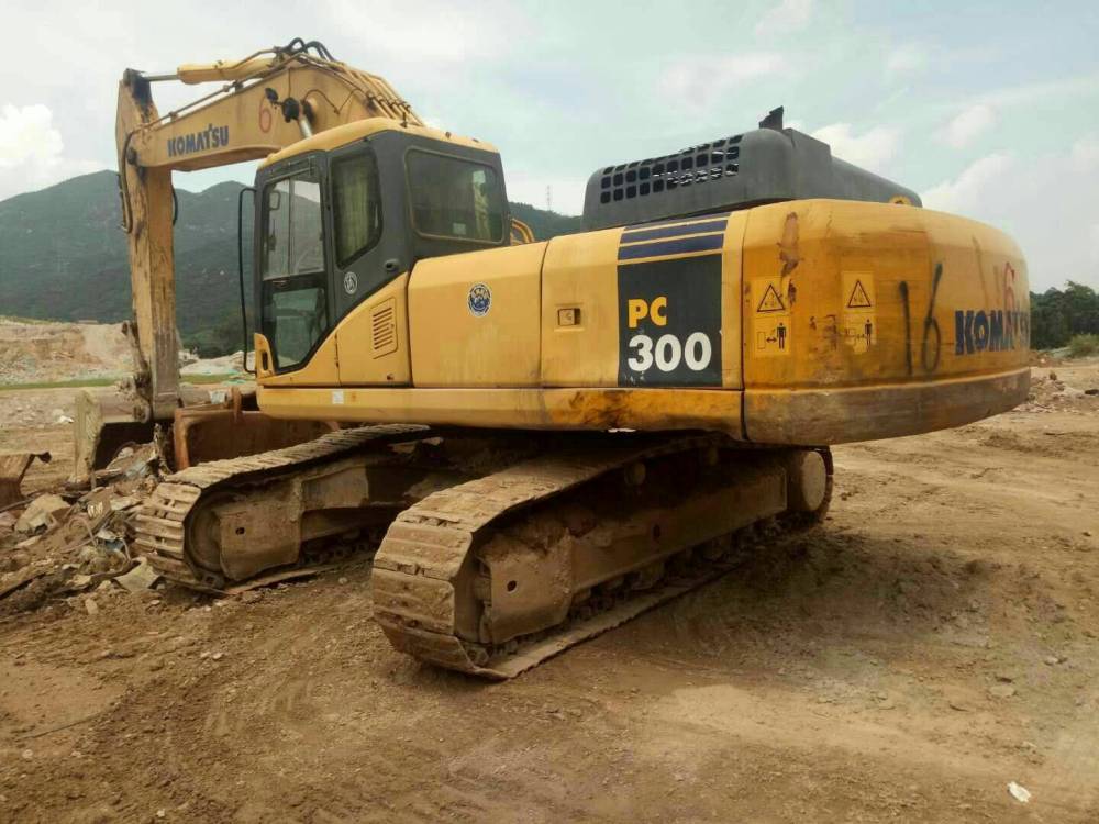 广东广州市38万元出售小松大挖PC300挖掘机