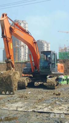 江蘇蘇州市40萬元出售日立中挖ZX210挖掘機