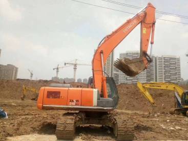 江苏苏州市40万元出售日立中挖ZX210挖掘机