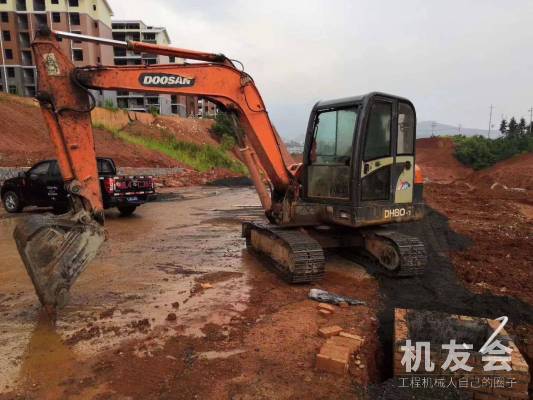 江蘇蘇州市13萬元出售鬥山小挖DH60挖掘機