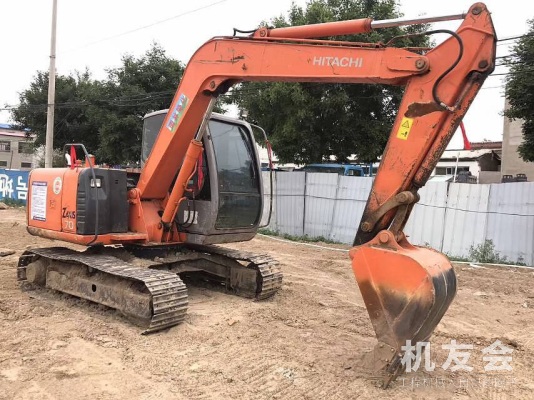 江苏苏州市23万元出售日立小挖ZX70挖掘机