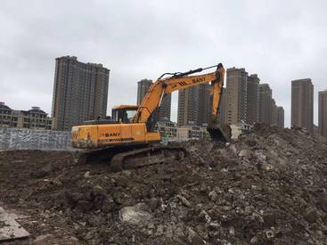 江苏苏州市23万元出售三一重工中挖SY215挖掘机
