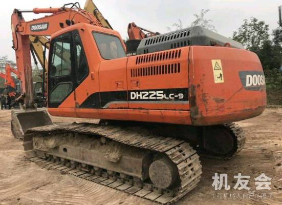 四川阿壩36萬元出售鬥山中挖DH225挖掘機