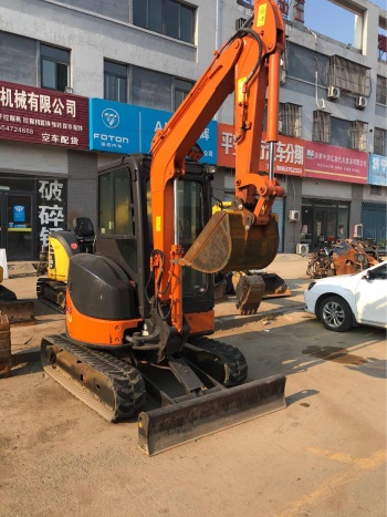 山東濟寧市16.8萬元出售日立迷你挖Zx30-2挖掘機