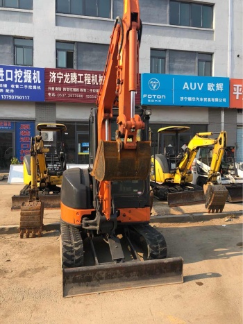 山東濟寧市16.8萬元出售日立迷你挖Zx30-2挖掘機