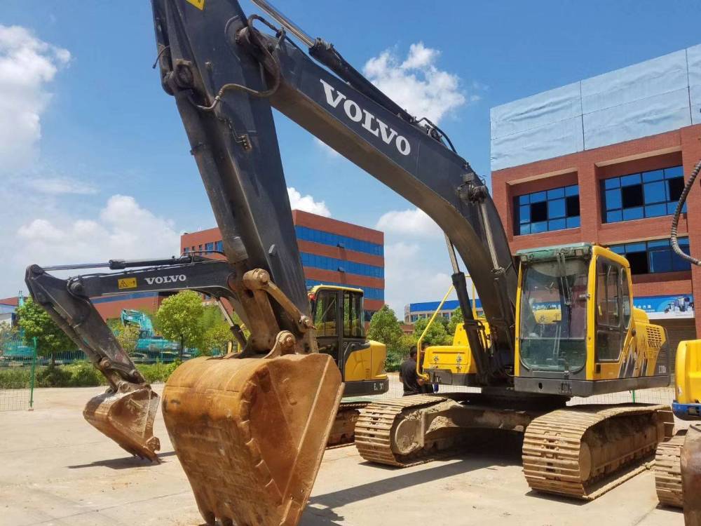 湖南湘潭市45万元出售沃尔沃中挖EC210挖掘机