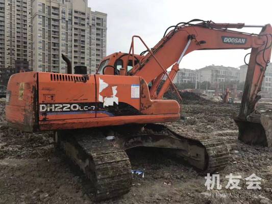 河南信陽市20萬元出售鬥山中挖DH220挖掘機