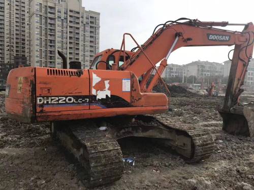 河南信阳市20万元出售斗山中挖DH220挖掘机