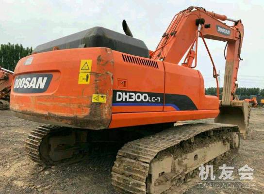 四川阿坝38万元出售斗山大挖DH300挖掘机