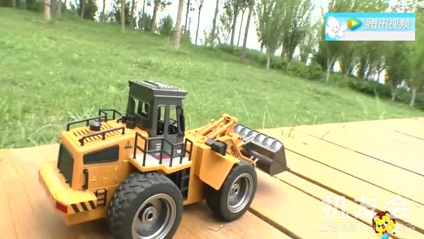 铲车推土机装载机挖掘机工程车工作表演视频