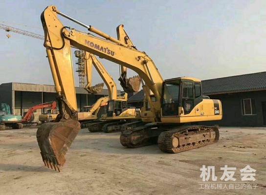 江苏常州市32万元出售小松中挖PC200挖掘机