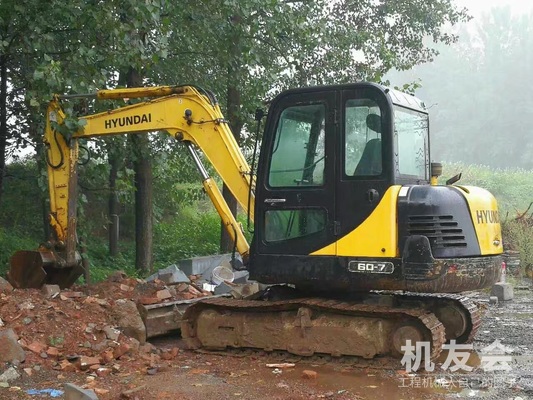 河南信阳市13万元出售现代小挖R60挖掘机