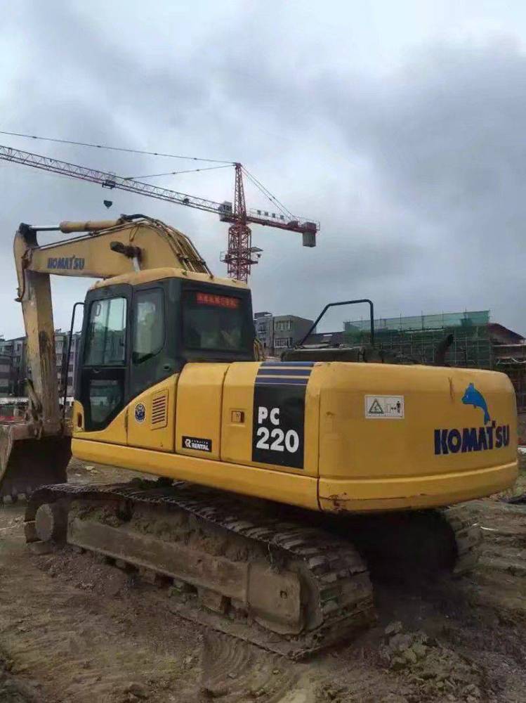 浙江丽水市43万元出售小松中挖PC220挖掘机