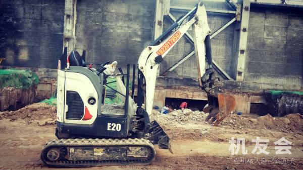 陕西西安市出租美国山猫迷你挖E20挖掘机
