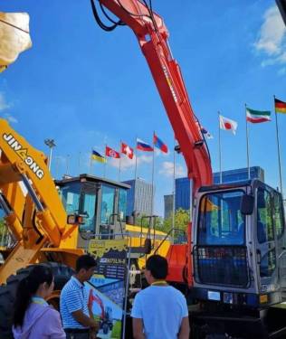 晋工机械亮相第六届中国—亚欧博览会