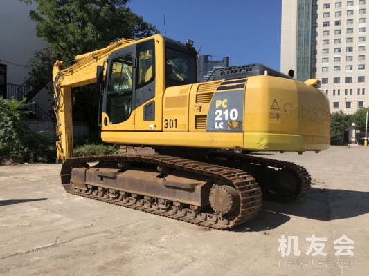 北京53万元出售小松中挖PC210挖掘机