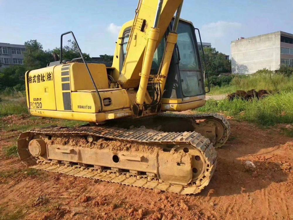 贵州毕节地区25万元出售小松中挖PC200挖掘机
