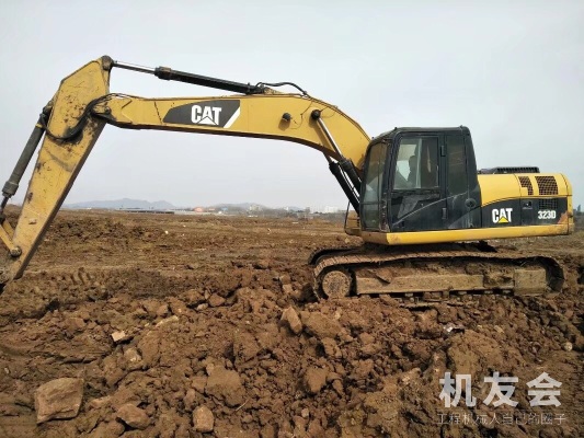 河南信阳市62万元出售卡特彼勒中挖323挖掘机