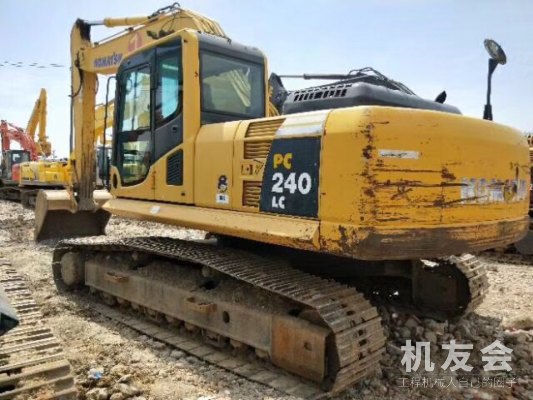 江苏苏州市38万元出售小松PC240挖掘机
