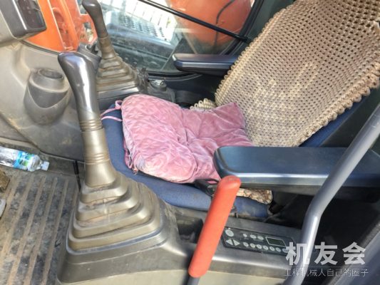 云南保山市43万元出售日立ZX240挖掘机