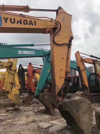 江苏苏州市28万元出售现代215_9挖掘机