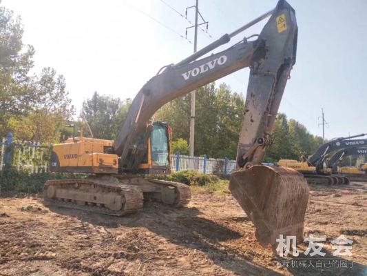 江西九江市34万元出售沃尔沃EC200挖掘机