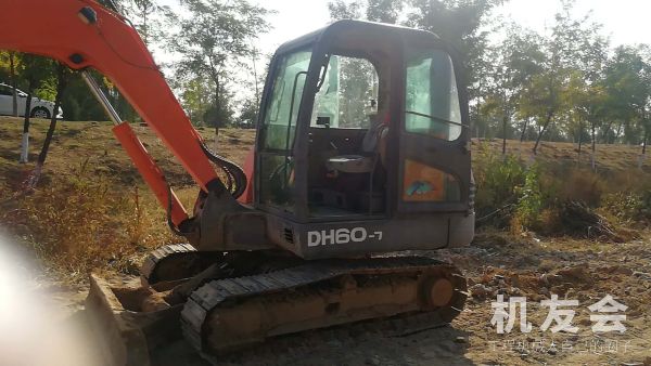 山西大同市15萬元出售鬥山DH60挖掘機