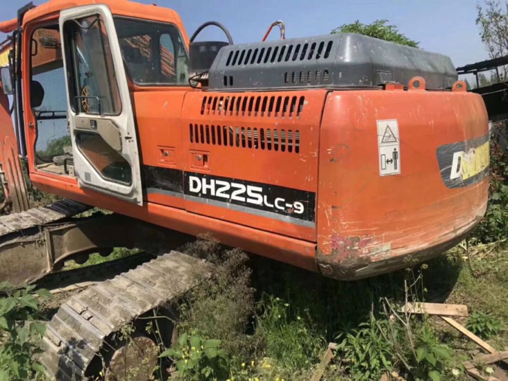 河南周口市28万元出售斗山DH225挖掘机