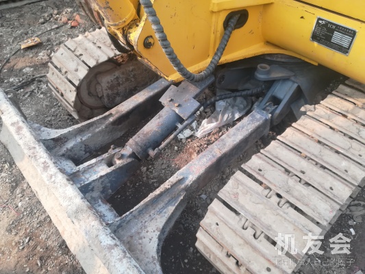 江苏苏州市7万元出售玉柴YC35挖掘机