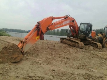 江西贛州市32萬元出售日立ZX240挖掘機