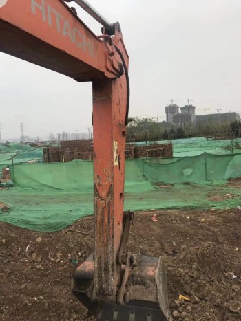 江蘇蘇州市33萬元出售日立ZX210挖掘機