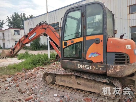 山东青岛市10万元出售斗山DH60挖掘机