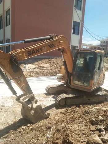 江蘇鹽城市10萬元出售三一重工SY60挖掘機