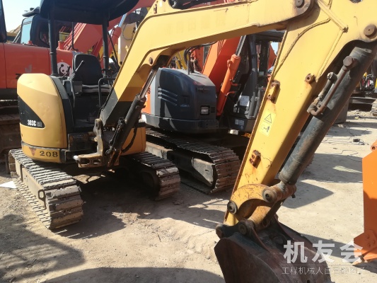 江苏苏州市14.5万元出售卡特彼勒303挖掘机