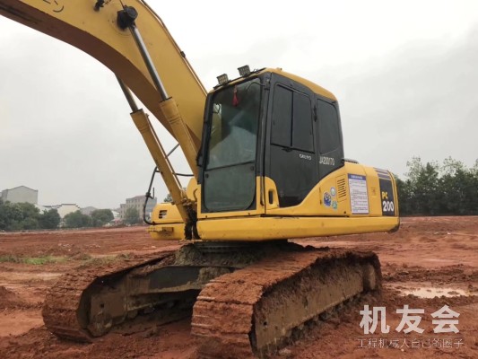 山东枣庄市29万元出售小松PC220挖掘机