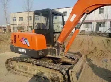 湖北孝感市9萬元出售鬥山DH55挖掘機