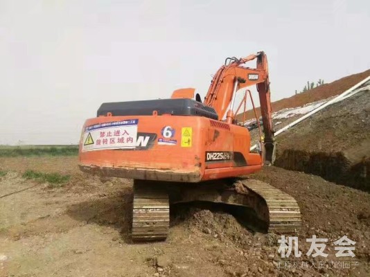 湖北黄冈市28万元出售斗山DH225挖掘机