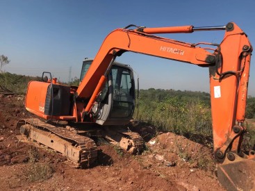 貴州黔東南20萬元出售日立ZX70挖掘機