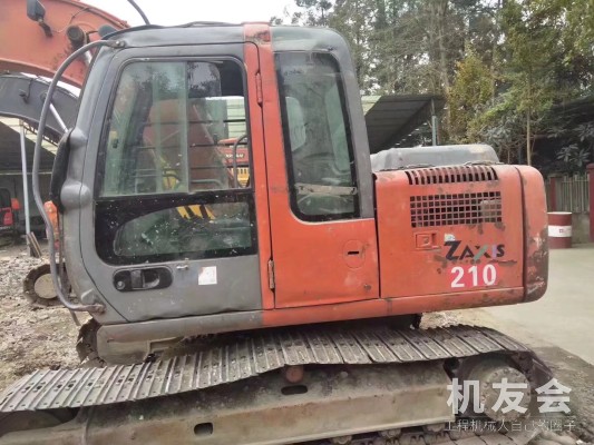 江西鹰潭市28万元出售日立ZX120挖掘机