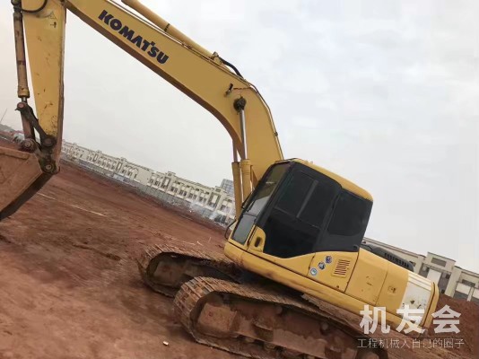 江西吉安市28万元出售小松PC200挖掘机