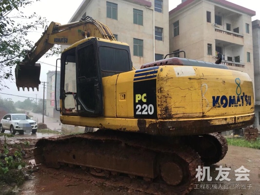江西上饶市35万元出售小松PC220挖掘机