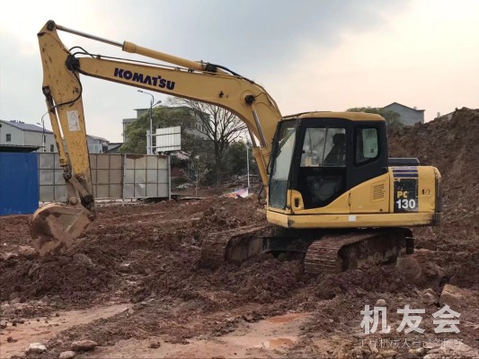 安徽黃山市26萬元出售小鬆PC130挖掘機