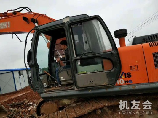 江西宜春市42万元出售日立ZX210挖掘机