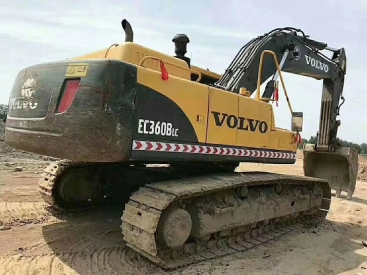 江苏苏州市65万元出售沃尔沃EC360挖掘机