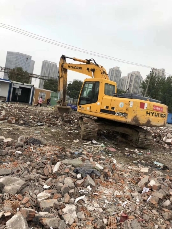 江苏苏州市37万元出售现代R215挖掘机