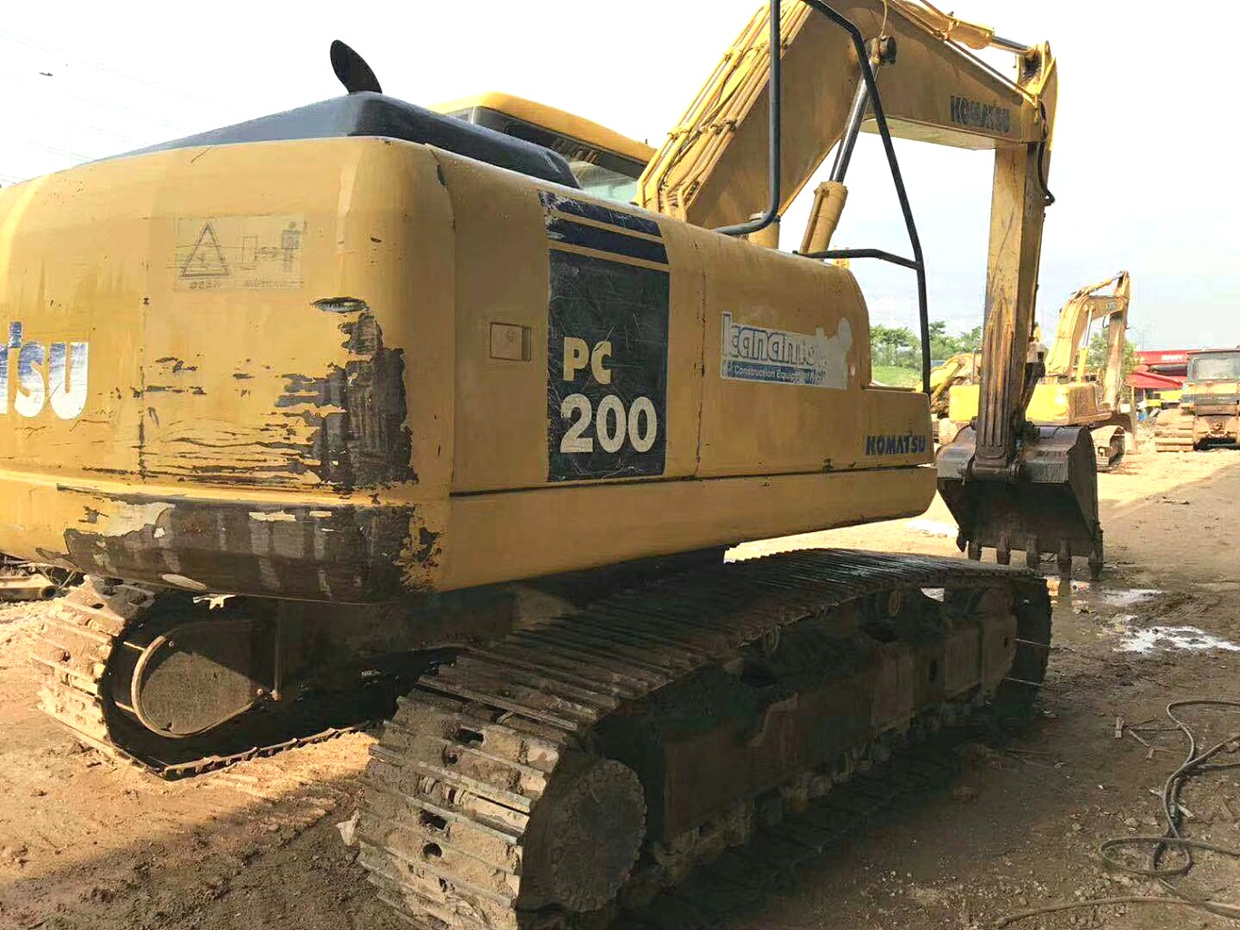 安徽滁州市1万元出售小松PC200挖掘机