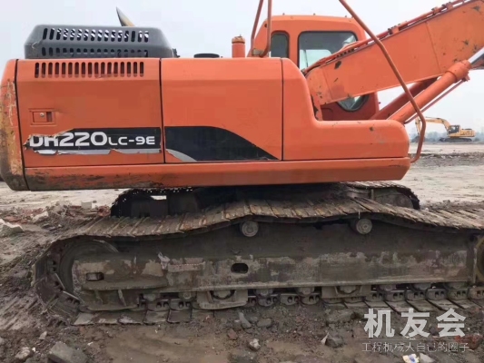 浙江绍兴市30万元出售斗山DH220挖掘机
