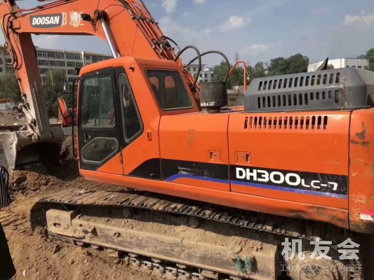 内蒙古阿拉善盟38万元出售斗山DH300挖掘机