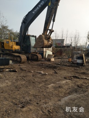 安徽宿州市55万元出售沃尔沃EC220挖掘机